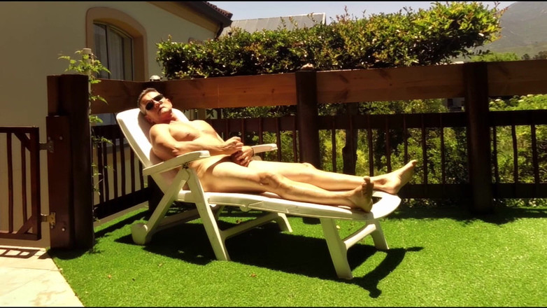 Hunggaystudza: Güvertemde kendimi çıplak güneşliyorum