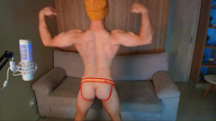 Max_Russell: Knappe Russische Man Laat Zijn Spieren En Billen Zien