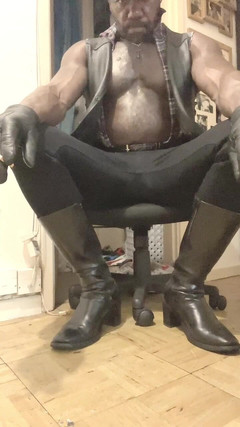 Black smoking muscle stepdad: Leder & denim-fetisch-basiert, rauchende schwarze muskeln
