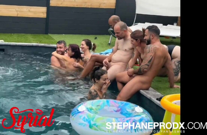 Stephprodx: Párty u bazénu.