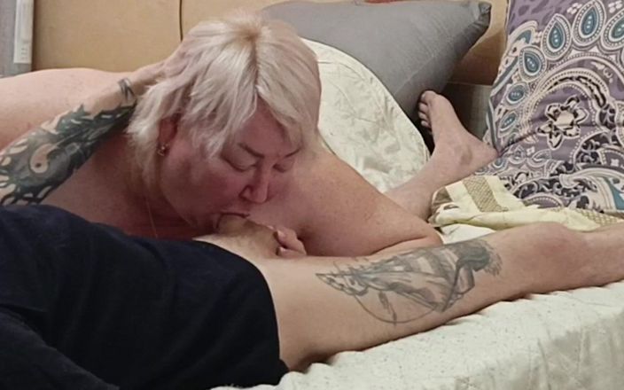 Zona901: Miluji, když moje macecha kouří a sála sperma do poslední...