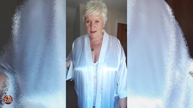 Uk Joolz: Chtěl bys, abych ti odpověděla na dveře takhle oblečená?