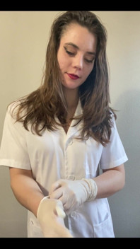 The Nurse Wants to Have Fun When the Doctor Is Running Late