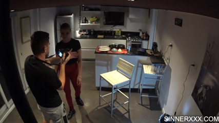 Sinners World: Bts cam keuken vluggertje Cherry Kiss harde orgasmes