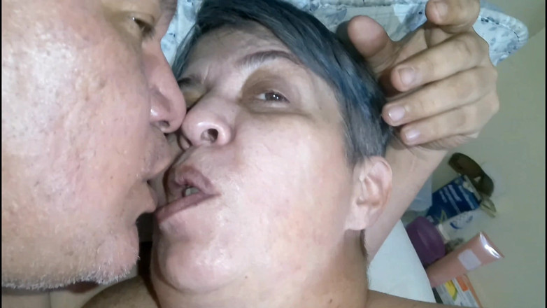 MaturecoupleVe: Real and Passionate Kisses Between a Couple of Grandparents