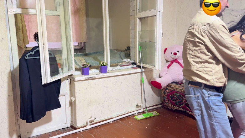 Roben: Eu vi a vizinha limpando e nós fodemos