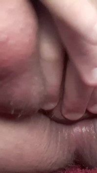 Enges trans-mädchen kommt in ihren eigenen anal, selbst fickt ihren massiven schwanz, wahnsinniger creampie
