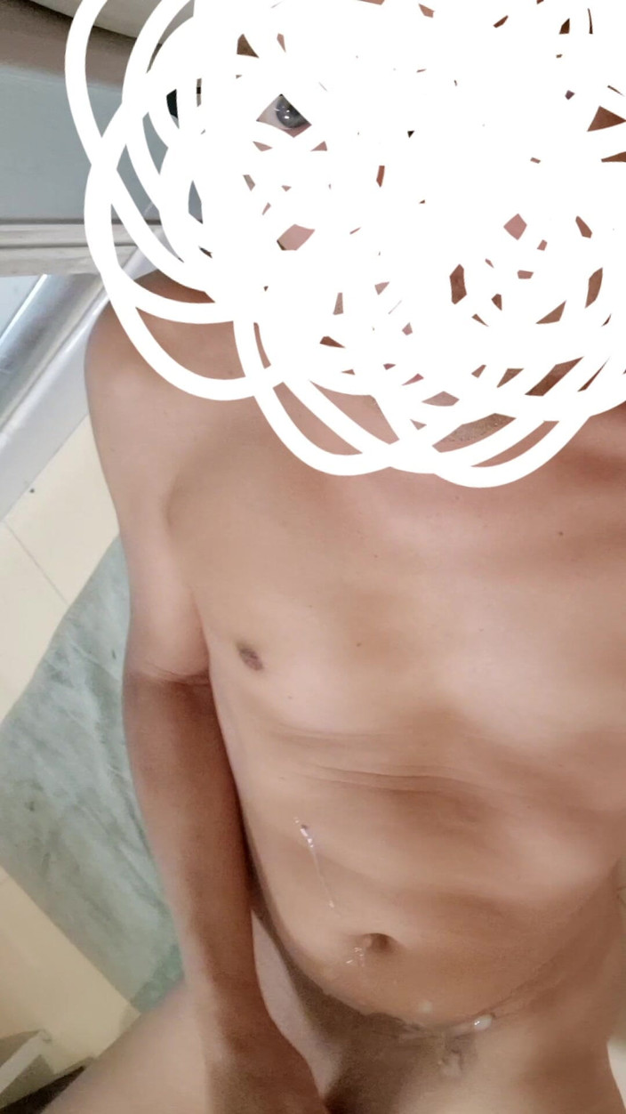 Rafael Torreano: Ficando Com Tesão Nas Minhas Cuecas Laranjas E Se Masturbando...