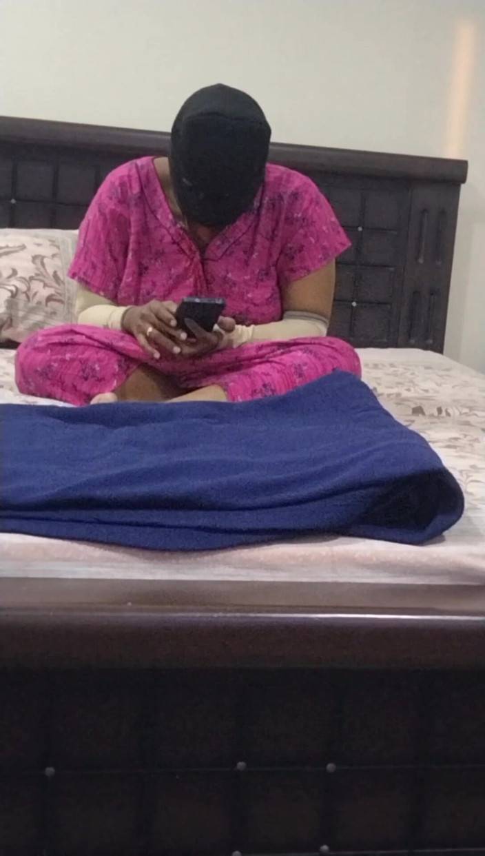 Tamil lesbian: Preparación para el servicio de videollamada