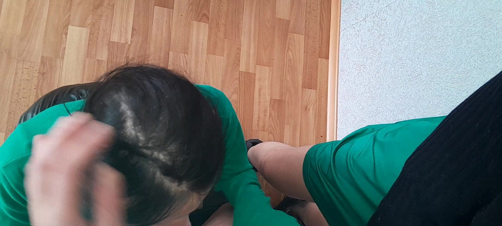 Lesbian-illusion: Die sklavin meiner beiden sklavenfreundinnen leckt meinen körper, bis ich...