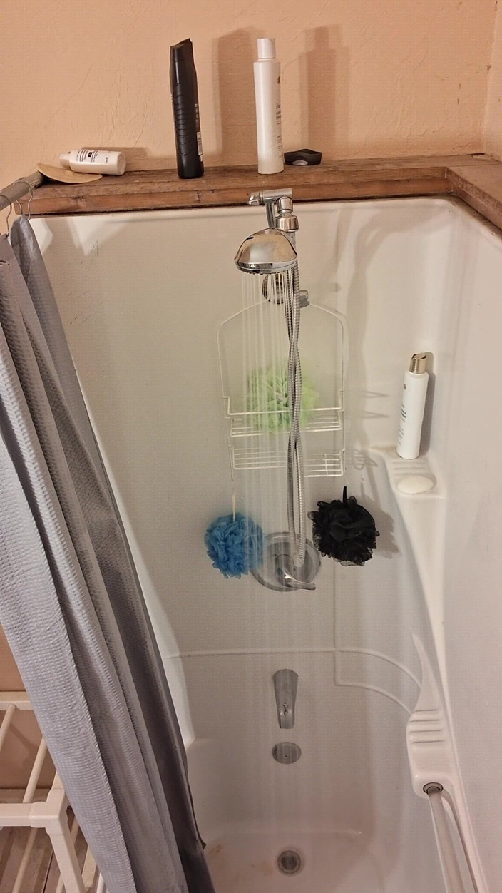 DubeSnackes: DubeSnackes, "Douchetijd", zeepbellen wrijven over mijn hele lichaam, dan zorgen dat...