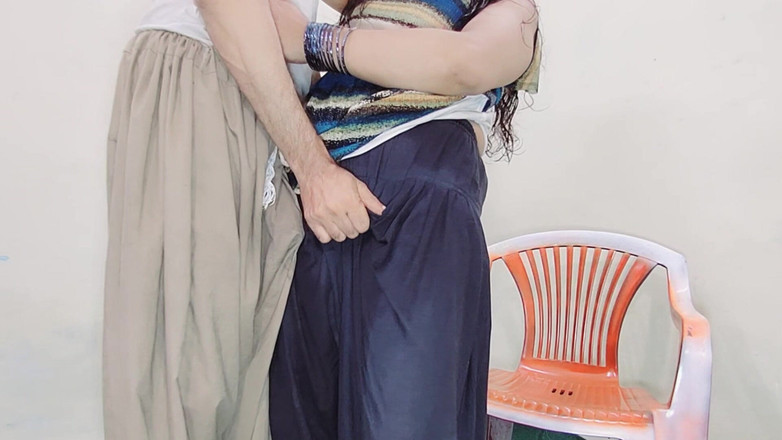 Netu: Niegrzeczny Bhabhi Na Krześle Do Pieprzenia Dużego Tyłka