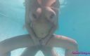 Amber Foxy: Longue baise dans la piscine et éjaculation sous l&amp;#039;eau