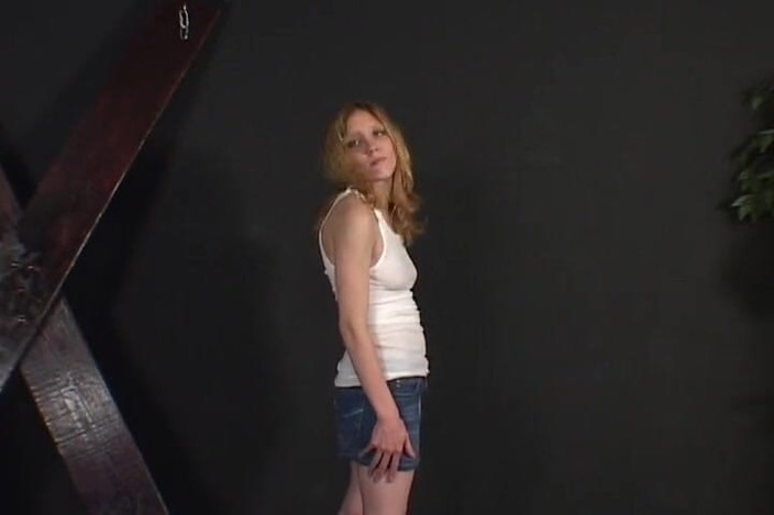 USA Fetish and Hardcore Clips: Con đĩ tóc vàng gầy được t thoa sáp trên ngực của...