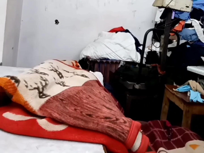 Hemant sarita: Bluzunu Sıkmak Için Terzi Ustasına Gitmişti. Terzi Efendisi Penisini Sokarak...