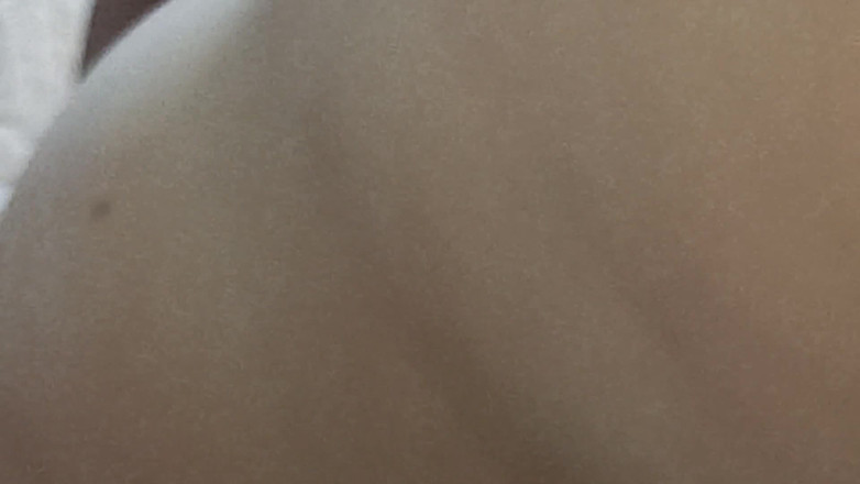 Mr Cute Cock: Azgın sürtük evli kadın kocasının en iyi arkadaşı tarafından kullanılıyor...