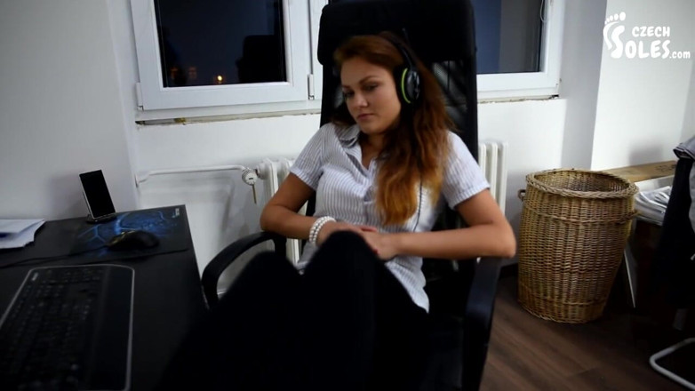 Czech Soles - foot fetish content: Tonton Megan bermain dengan kaki seksinya