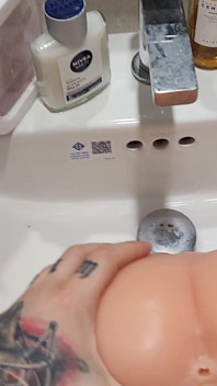 A Guy Jerks off in Front of a Mirror