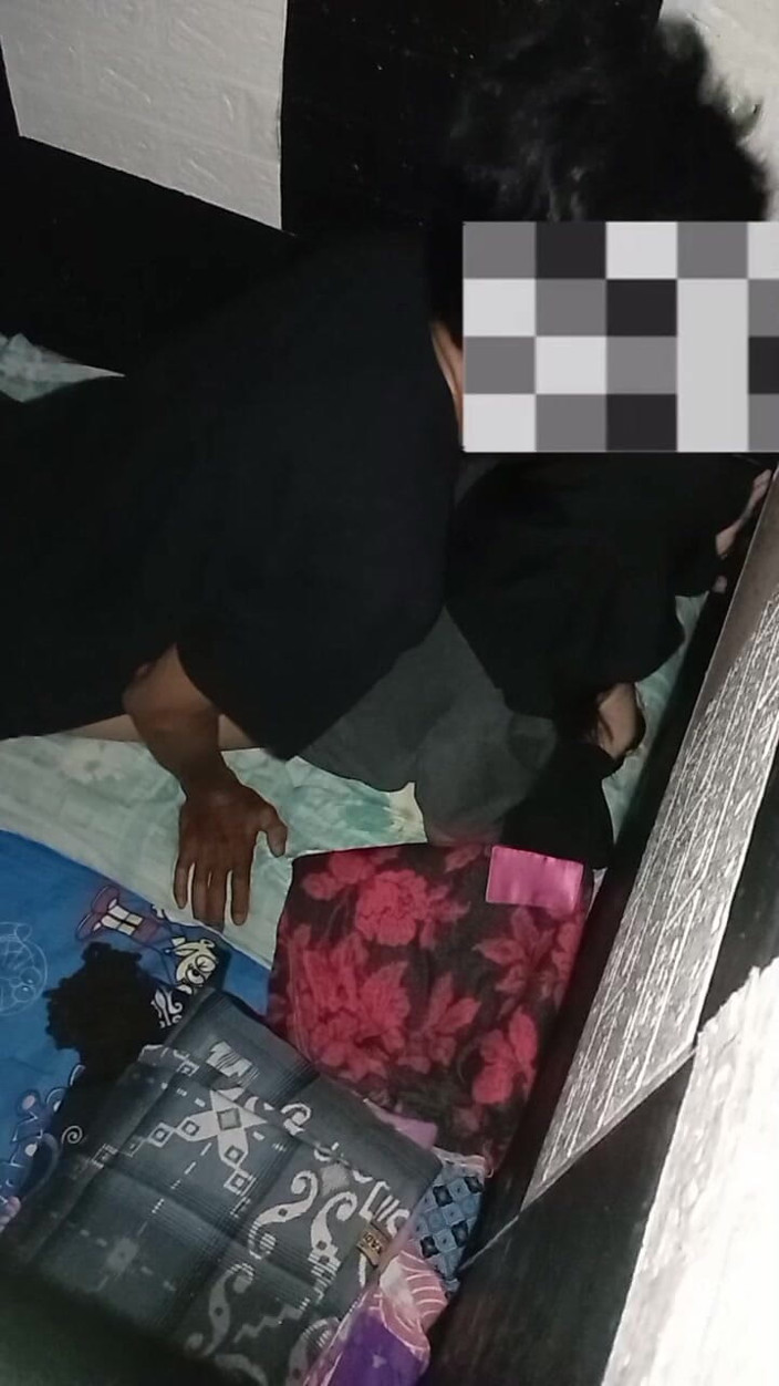 Famly sex: Ngentot pantat wanita asia berhijab ku dia menjerit kesakitan dan...