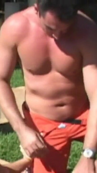 Dvě nadržené sexy děvky mají své kundičky a zadky ošukané u bazénu a užívají si jako děvky