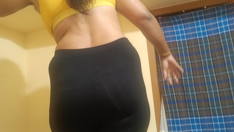 Pushpa studio: 独自走在家