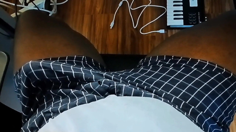 Big black cock BBCee: Соблазняю, трах пальцами, подрачиваю мой большой черный член