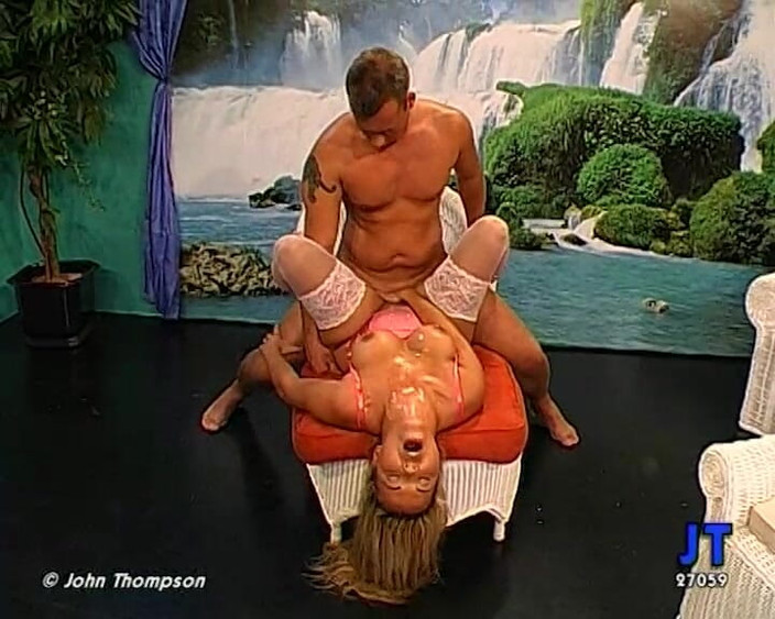 GGG John Thompson OLD STYLE: Ritas, Seins Énormes, Cul Et Explosion De Sperme