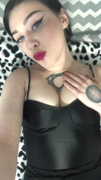 Hot Pussy First Opens Her Mouth, Then Puts a Hole for a Dick!