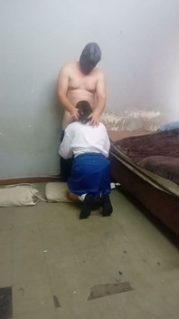 Гаряча 19-річна тінка смокче член, трахається раком і місіонерський хороший секс у формі