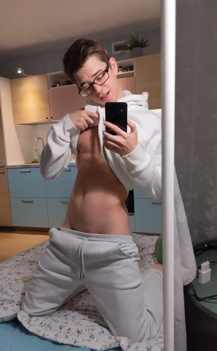 Alex Davey: Hotmapy i filmy dla ciebie, którzy chcą mnie przytulić od...