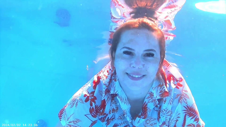 Emeli: Long Breath Holding Underwater
