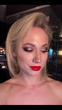 Heavy, Seductive Makeup or Casual Beauty?try Not to Blink, You Might Miss Something