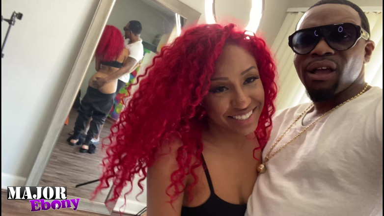 Major Ebony: Ruiva Barbie esguicha enquanto fode bbc!