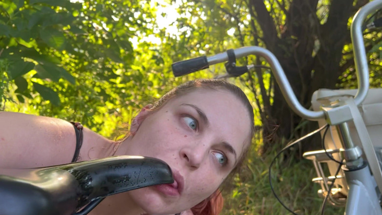 Elena917: Bicycle Trip - Pissing and Licking Humiliation