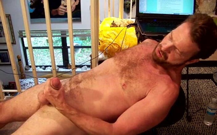 Hairyartist: Hairyartist- kåt showoff fyller hans håriga hål