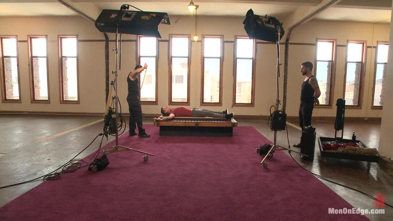 Men on Edge: Veiny Atârnat pula, tachinată pentru prima dată