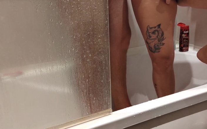 Emma Alex: Masturbazione reciproca in doccia