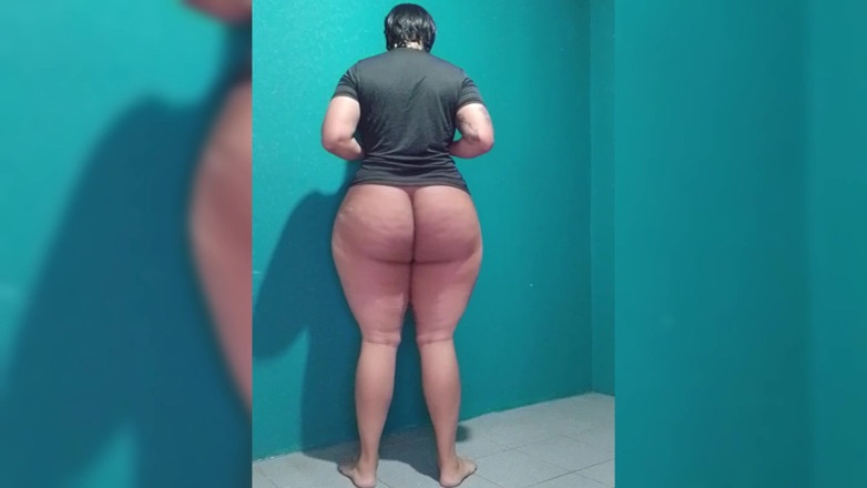 Sissy sapeca studio: Shemale met een grote, dikke penis, wil seks en een...