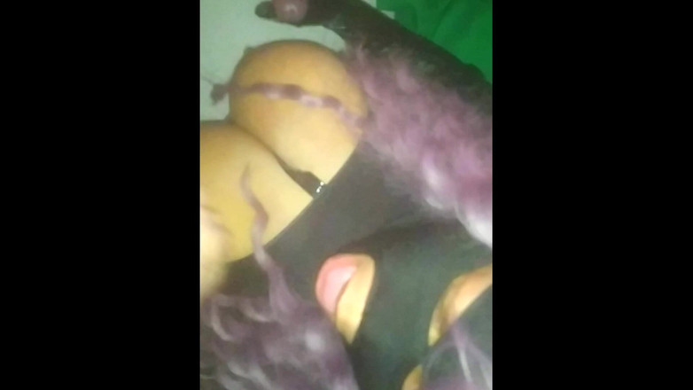 Sexsicouple: Menikmati dua zakar dan mulut yang penuh dengan air mani.