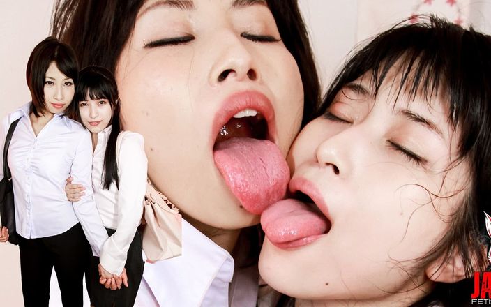 Japan Fetish Fusion: Tutkulu lezbiyen ikili: yua ve aine&amp;#039;in samimi öpücükleri