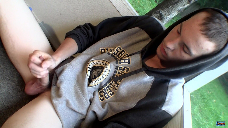 Straight naked thugs: Cewek ini lagi asik merokok dan dientot habis-habisan sama kontol...