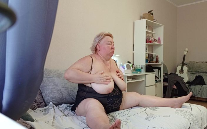 Zona901: Tchýně masturbuje své velké díry
