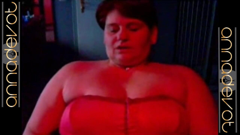 Anna Devot: Retro Femdom-session Med Anna Och Husslavar