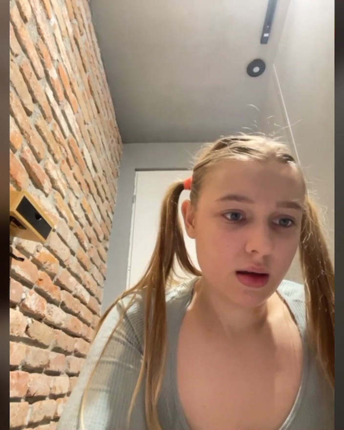 JuiceLussie: Fingering Anal Close up. Masturbate. Sit on the Cam