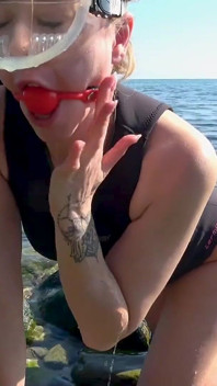 Ball Gag & Flooded Dive Mask - Wetsuit Beach Fun