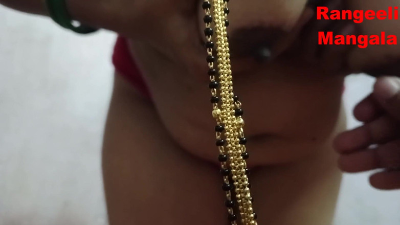 Rangeeli_Mangala: 孟买 marathi bhabhi 为她的邻居提供手淫和剃毛服务 第 2 部分