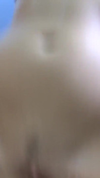 Sie wurde 18 und vanessa Naughty, eine schlampe mit einer rasierten muschi wartet darauf, von dem großen schwanz gefickt zu werden