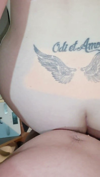 Femme Pulpeuse Et Mari Excité - La Douche Finit En Masturbation, Pipe Et Sexe Torride Avec Éjaculation