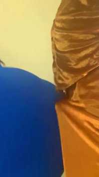 La coquine Diana se fait baiser dans sa longue robe bleue