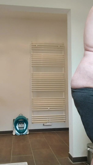 Karlchengeil: Naked Shave and Play